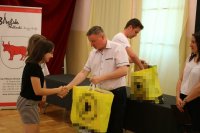 Zwycięzcy konkursu otrzymują nagrodę z rąk Burmistrza Bielska Podlaskiego.